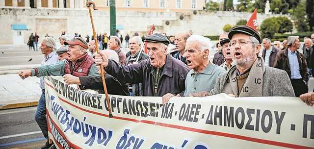 Ερχονται νέα χτυπήματα για τους συνταξιούχους – Περικοπές δίχως τέλος