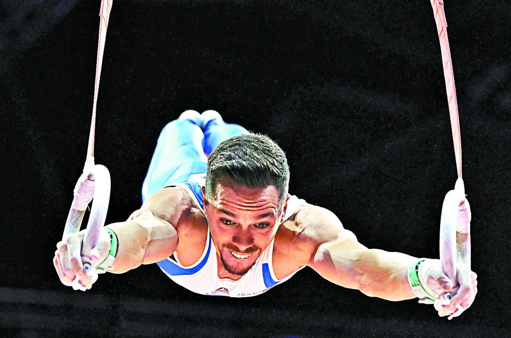 «Χρυσός» Πετρούνιας και με ένα χέρι!