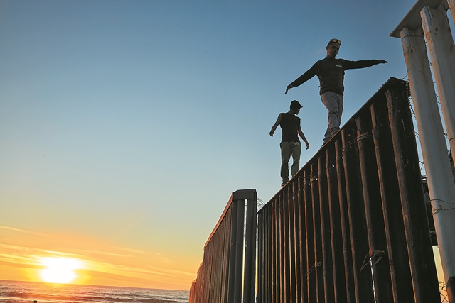Το καραβάνι φτάνει στα σύνορα