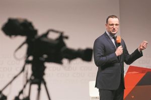 Το αουτσάιντερ που θέλει να γίνει καγκελάριος