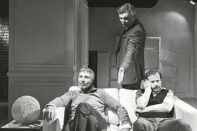 Αγώνας για τρεις