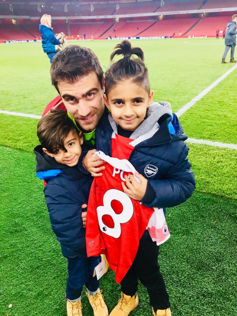 Η συγκινητική ιστορία του τυφλού ελληνόπουλου και του Παπασταθόπουλου