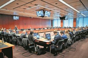 Τρεις νάρκες απειλούν την οικονομία το 2019