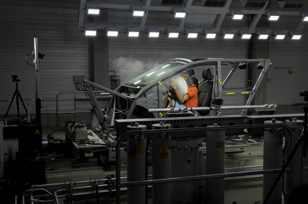 Εντυπωσιακό βίντεο δείχνει πως δοκιμάζεται στα κρας τεστ το νέο Ford Focus