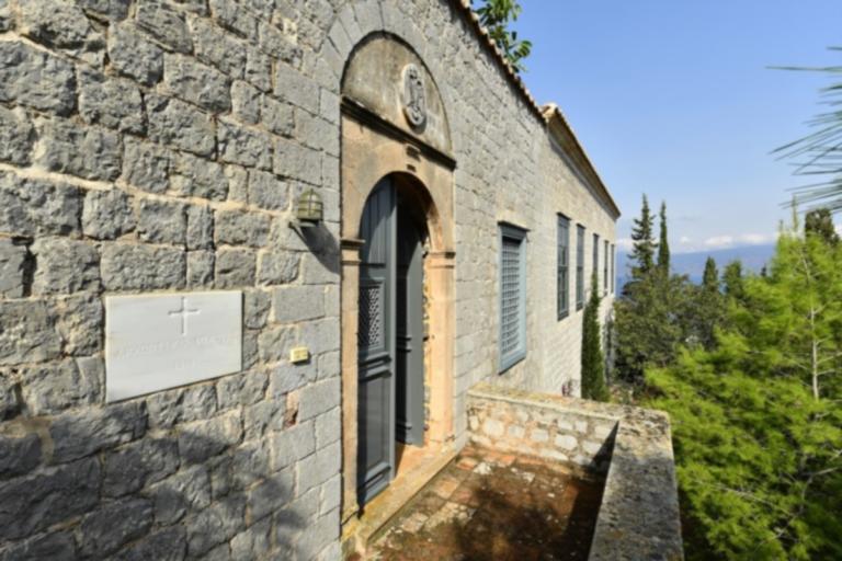 Πωλείται το ιστορικό αρχοντικό του ήρωα Μιαούλη – Δείτε πόσο κοστίζει