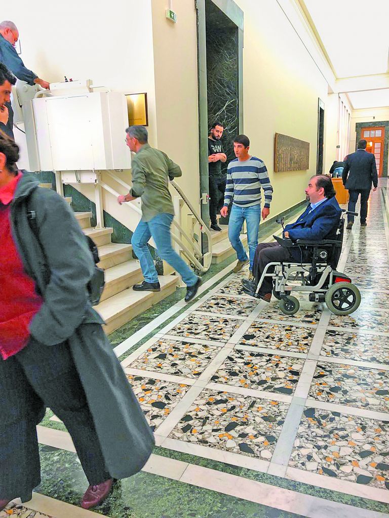 «Η απόλυτη ντροπή» στην αντιμετώπιση παραπληγικού