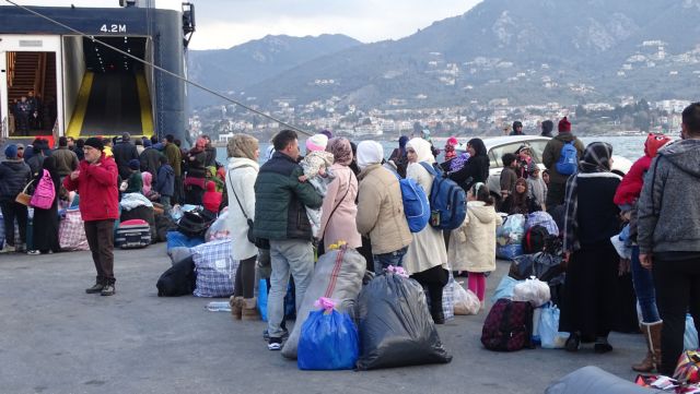 Αναχωρούν 800 πρόσφυγες από τα νησιά του ανατολικού Αιγαίου