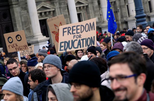 Ουγγαρία: Στους δρόμους οι φοιτητές – Να παραμείνει το πανεπιστήμιο του Σόρος (εικόνες)