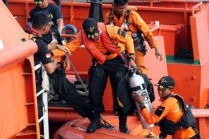 Lion Air : Εντοπίστηκε το ένα από τα μαύρα κουτιά του Boeing