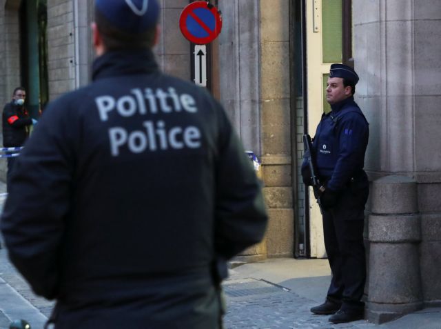 Συναγερμός στις Βρυξέλλες: Ενοπλη επίθεση εναντίον αστυνομικού