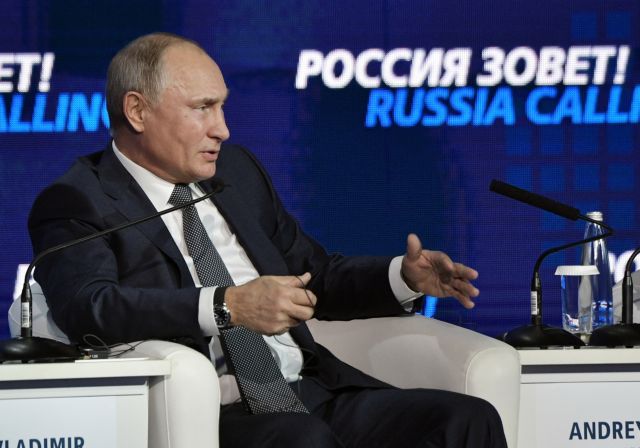 Πούτιν: Αναγκαία η αποσύνδεση της Ρωσίας από το δολάριο