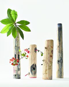 Ανάγλυφες ιστορίες με τοτέμ και μύθους