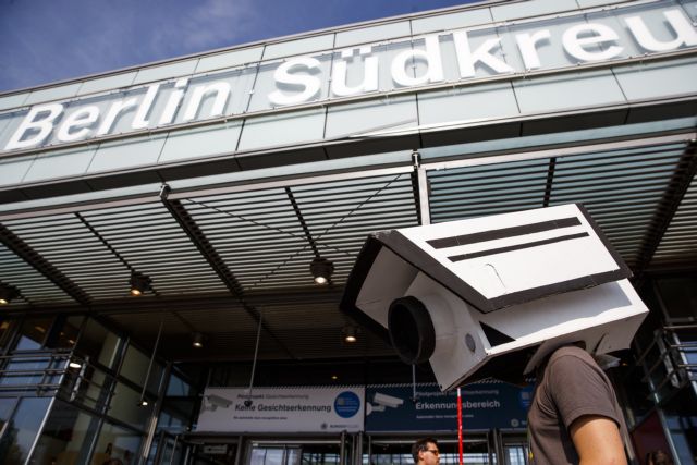 Αποπέμπουν τον πρώην επικεφαλής των μυστικών υπηρεσιών