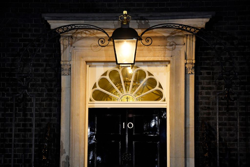 H Μέι αναβάλλει για την Πέμπτη τη δήλωσή της για το Brexit