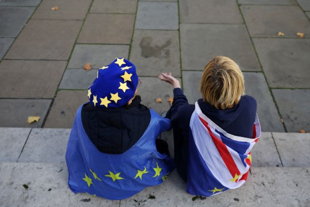 Διχάζει τη Βρετανία το προσχέδιο συμφωνίας για το Brexit