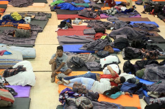 Πυρκαγιές στην Καλιφόρνια: Μέσα σε σκηνές και αυτοκίνητα κοιμούνται οι πληγέντες