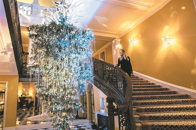 Οταν Γουλανδρής και Καραμανλής γευμάτιζαν στο Claridges