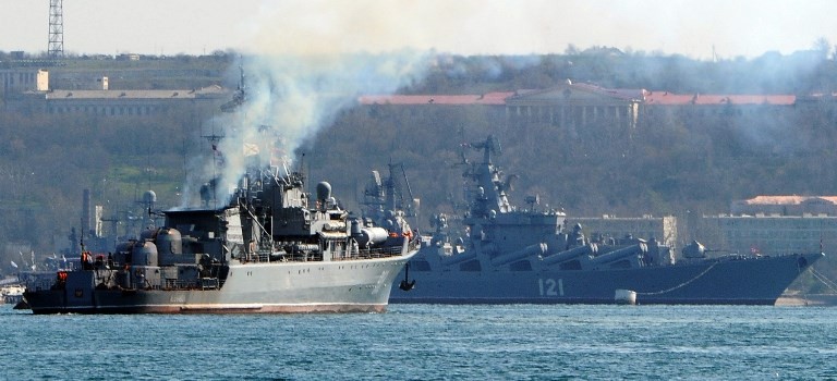 Η Μόσχα «μπλοκάρει» την Ουκρανία στη θάλασσα του Αζόφ