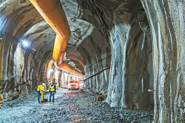 Η κυβέρνηση βάζει συνεχώς νέα εμπόδια