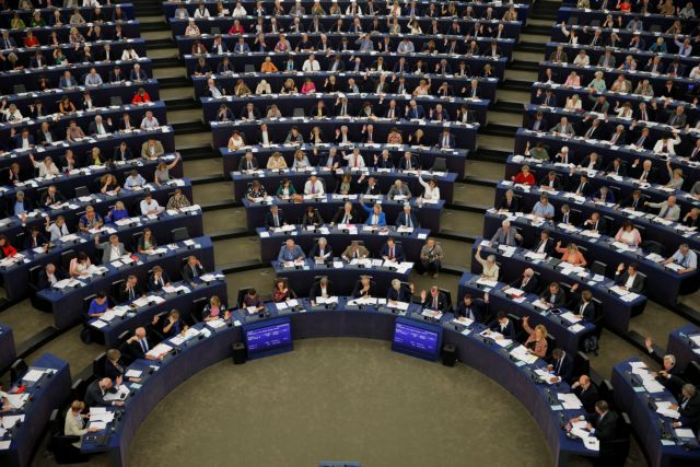 Ευρωβαρόμετρο: Ενας στους δύο Έλληνες θέλει περισσότερη πληροφόρηση για την ΕΕ
