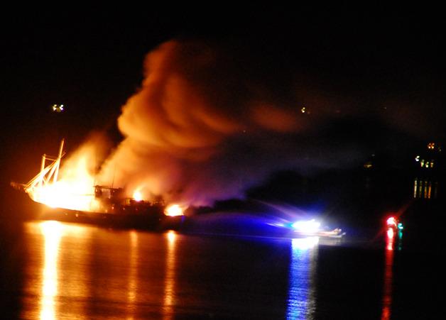 Πυρκαγιά σε τουρκικό φορτηγό ανοιχτά του Ταινάρου