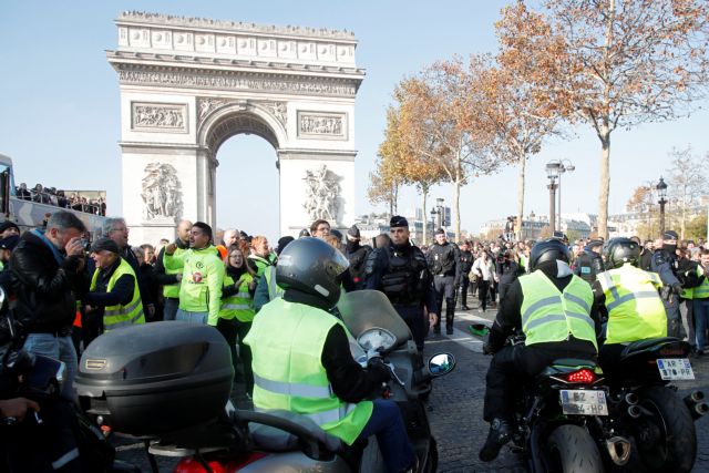 Γαλλία: Πάνω από 124.000 οι διαδηλωτές με τα κίτρινα γιλέκα