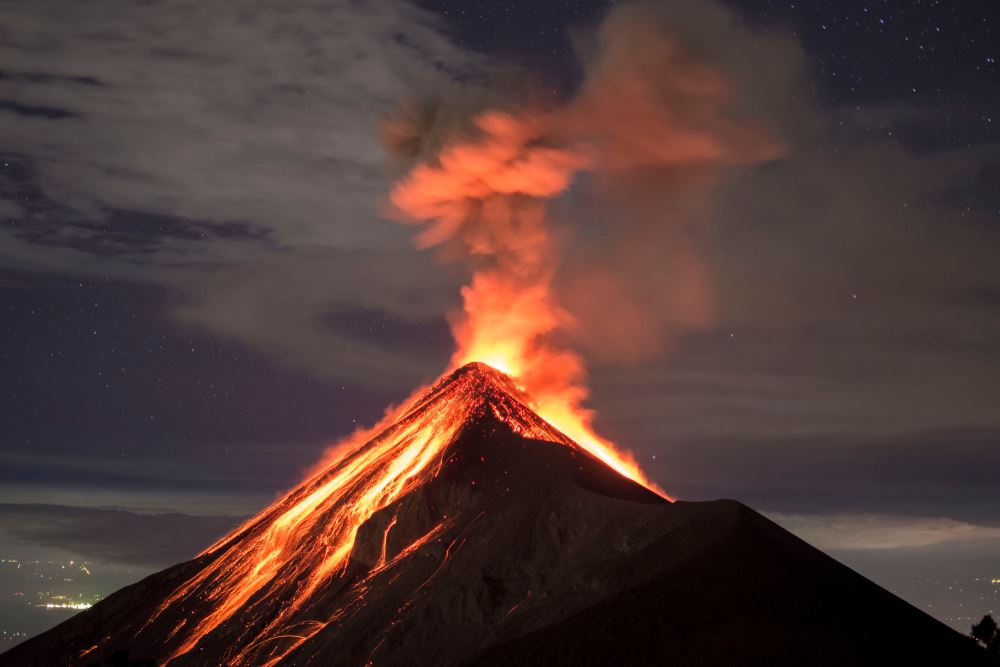 «Ξύπνησε» ξανά το ηφαίστειο Φουέγο στη Γουατεμάλα
