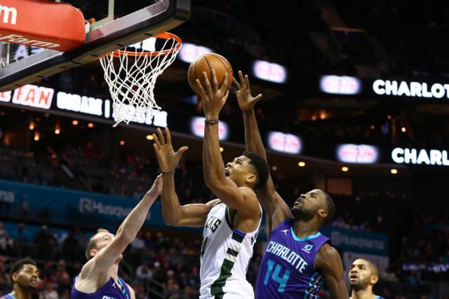 Τρομερός Giannis «άγγιξε» με ρεκόρ triple-double στη νίκη των Μπακς