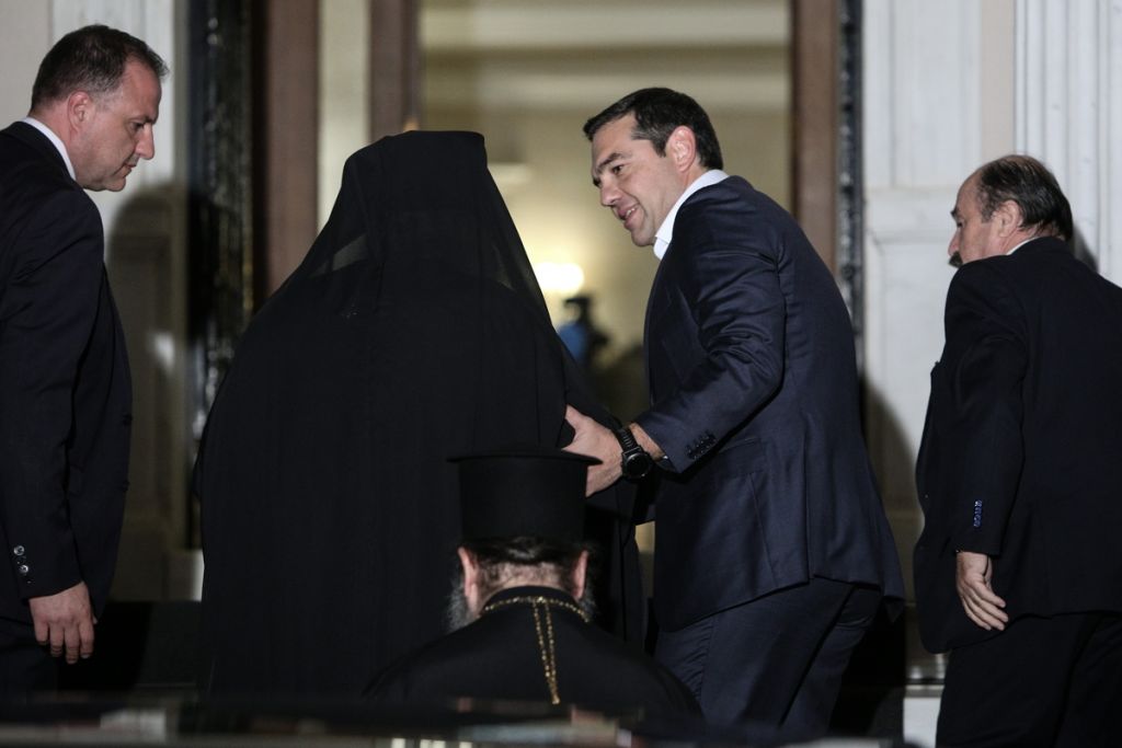 Οι κρυφές «βόμβες» που μπορεί να τινάξουν στον αέρα τη συμφωνία Τσίπρα – Ιερώνυμου