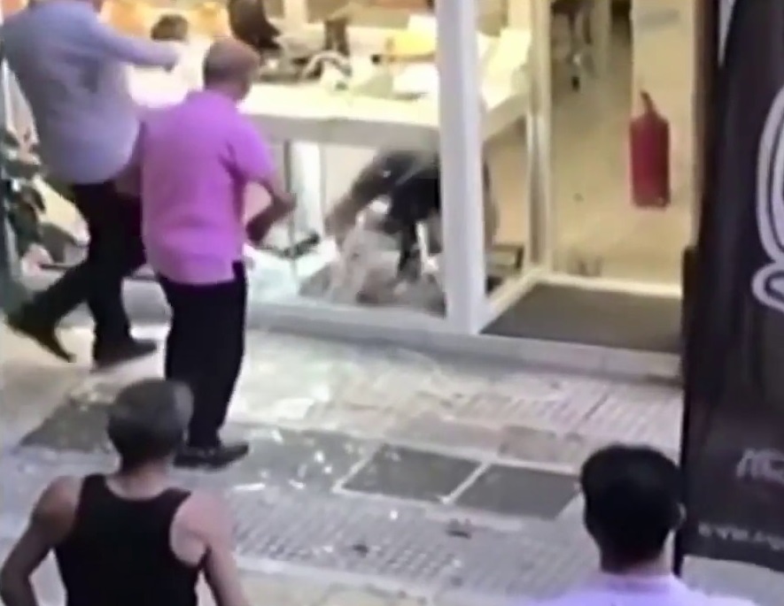 Ζακ Κωστόπουλος : Τι λέει ο μεσίτης που τον χτυπούσε μαζί με τον κοσμηματοπώλη