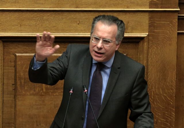 Κουμουτσάκος: Η συνταγματική αναθεώρηση των Σκοπίων παραβιάζει τη συμφωνία των Πρεσπών