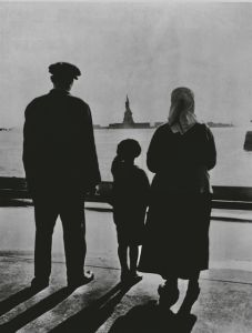 Η άλλη φωτογραφία