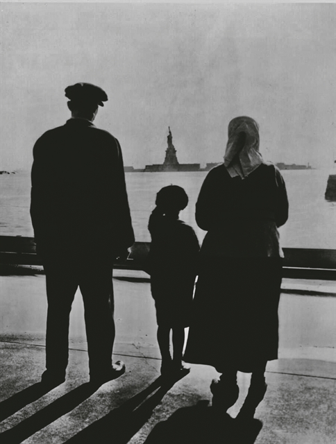 Η άλλη φωτογραφία