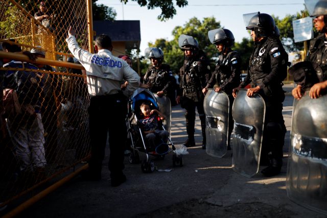 Περισσότεροι από 7.000 στα σύνορα με το Μεξικό το Σαββατοκύριακο