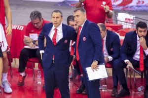 De Standaard: Υποχείριο των εθνικιστών ο Βέλγος πρωθυπουργός στο μεταναστευτικό