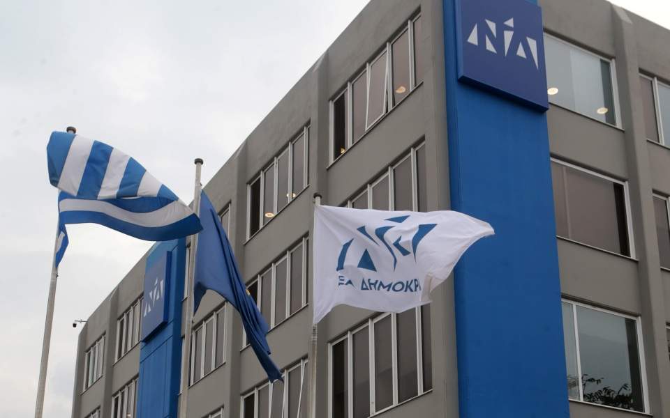 ΝΔ: Ο θιασάρχης πρωθυπουργός παραμένει άφωνος μετά τη μήνυση Κοτζιά