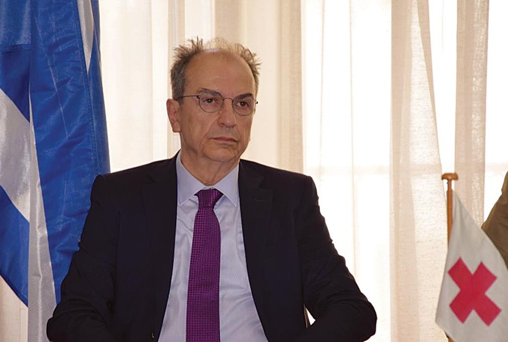 Καθαίρεσαν τον πρόεδρο του Ελληνικού Ερυθρού Σταυρού