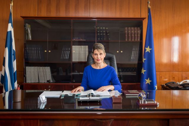 Παπακώστα: Κάποιοι αρνούνται να συμπεριφερθούν υπεύθυνα, ας αναλάβουν και την ευθύνη