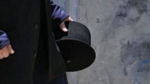 Ο παπάς άφησε την κηδεία στη μέση και σηκώθηκε κι έφυγε πριν από την ταφή