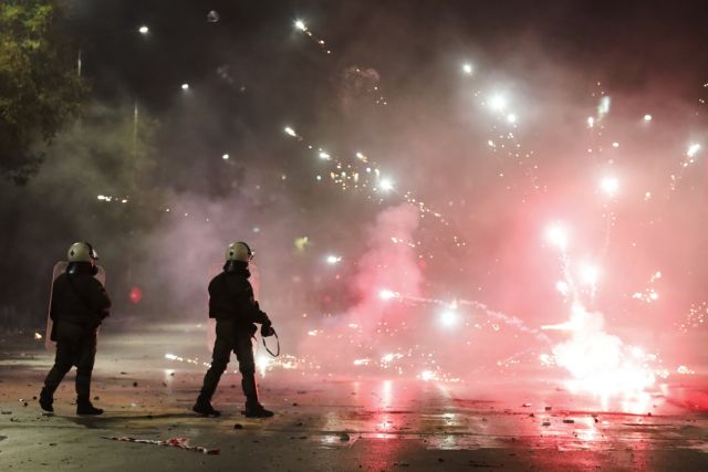 Δεκατρείς συλλήψεις για τα επεισόδια σε Πολυτεχνείο και Εξάρχεια