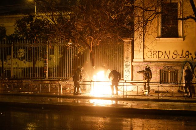 Ελεύθεροι οι οκτώ κατηγορούμενοι για τα επεισόδια στο Πολυτεχνείο