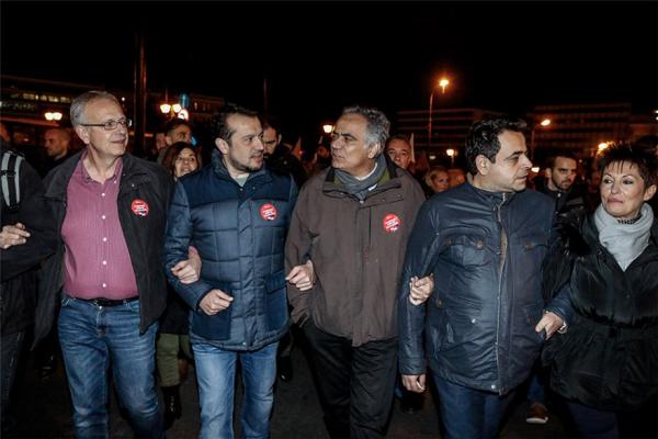 Επιτέθηκαν σε υπουργούς και βουλευτές του ΣΥΡΙΖΑ έξω από την αμερικανική πρεσβεία