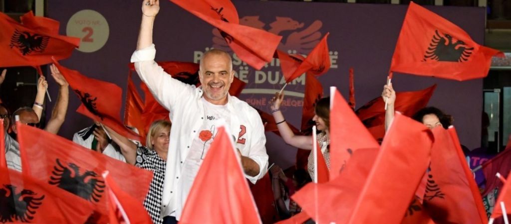 Εντι Ράμα : Ο πρωθυπουργός από ελληνίδα μητέρα, τα ναρκωτικά, η «Μεγάλη Αλβανία»