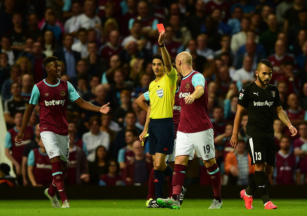 Ο Ελβετός Γιάκοτετ θα διευθύνει το ντέρμπι των «αιωνίων»