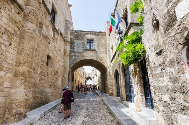 Επανέρχεται σταδιακά το ρεύμα στη Ρόδο