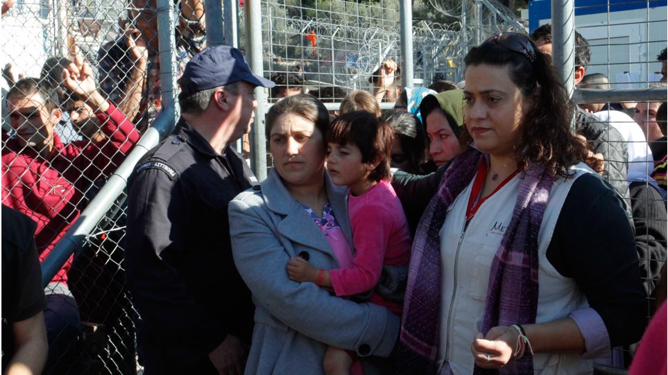 Εκρηκτική η κατάσταση στη Σάμο λόγω του μεγάλου αριθμού προσφύγων