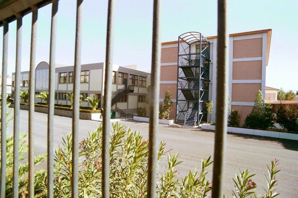 Ακυρώνουν τις εξετάσεις στα μαθήματα του καθηγητή «Φακελάκη»