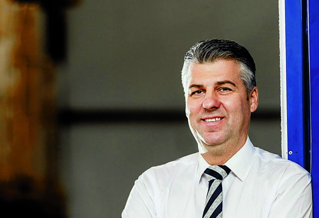 Απαλλαγμένοι από κομματικά βαρίδια και οφειλόμενα γραμμάτια