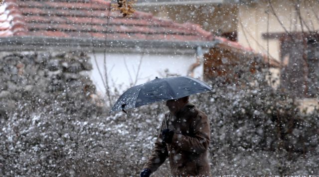 Στα λευκά «ντύθηκαν» τα Τρίκαλα