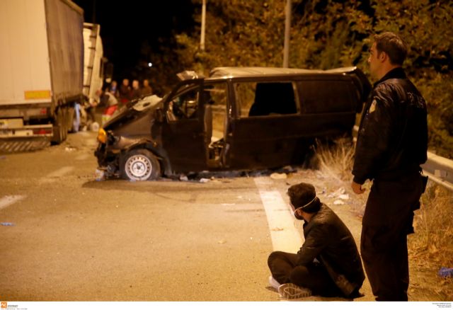 Βαν με μετανάστες συγκρούστηκε με νταλίκα – Ενας έφηβος νεκρός και τραυματίες